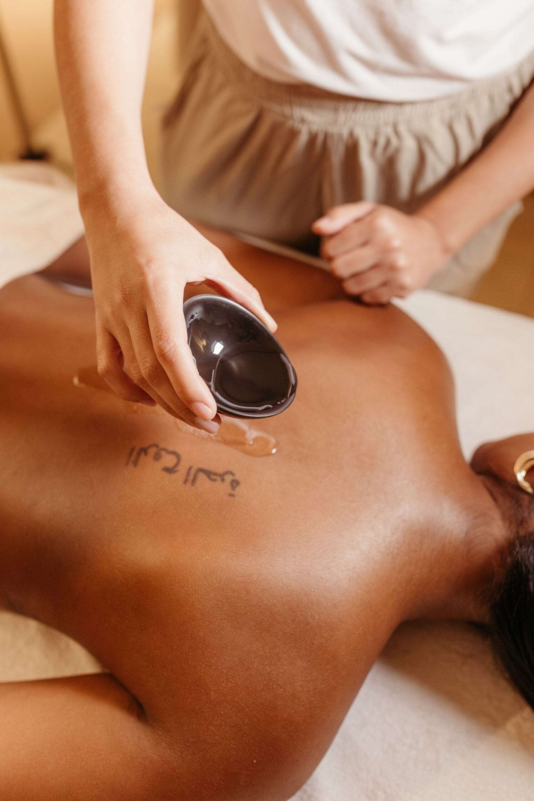 Massagem com óleos essenciais